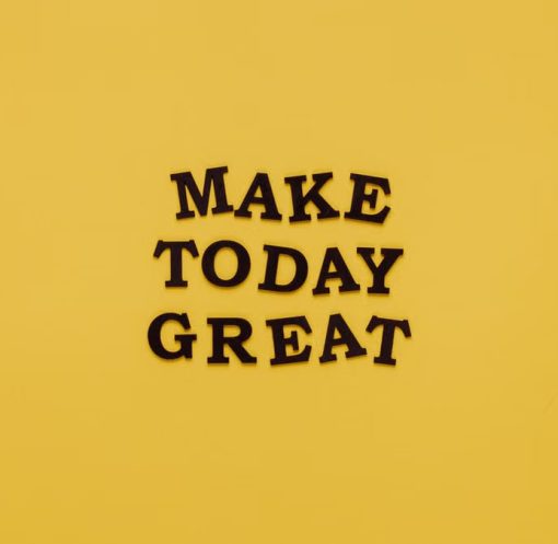 Simple and motivational quote 'Make Today Great' on a minimalist yellow background for inspiration.